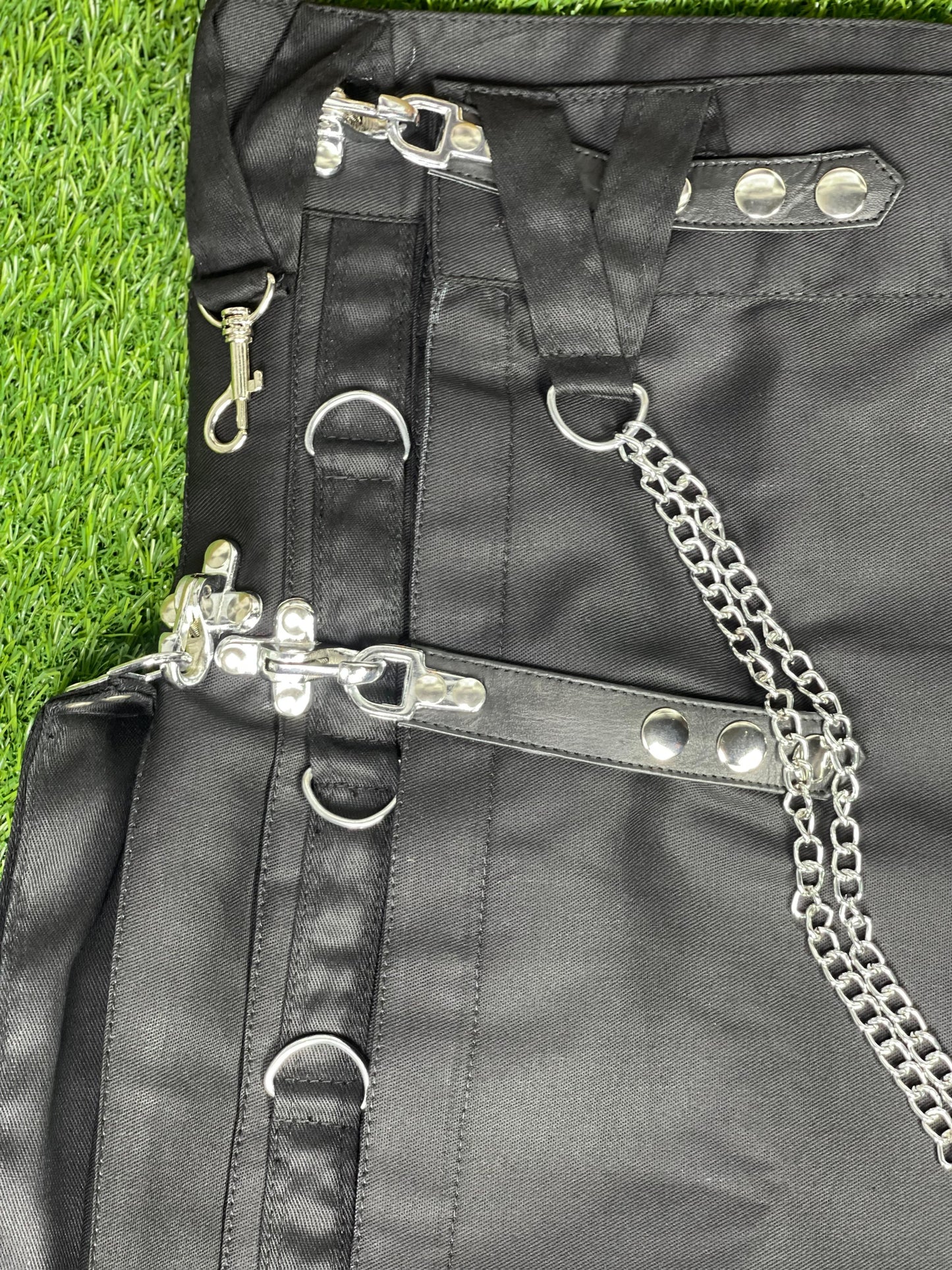 Black Men's Utility Kilt with Detachable Pockets | Modern Tactical & Hybrid Kilt